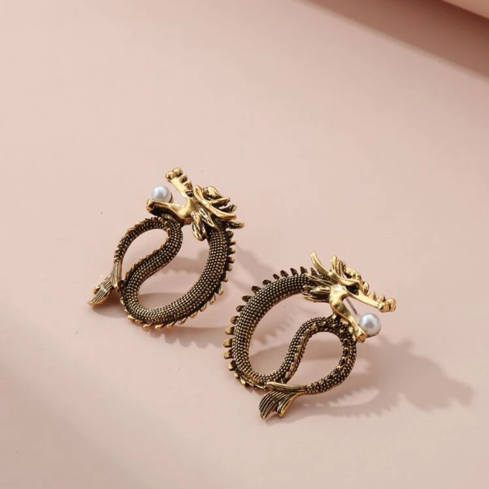 🐉 Awesome Faux Pearl Chinese Dragon Stud Earrings 🐉